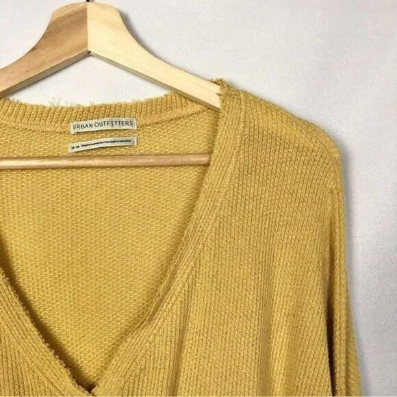 Urban Outfitters UO Courtney Mustard Yellow Button Down Cardigan M - Picture 4 of 4